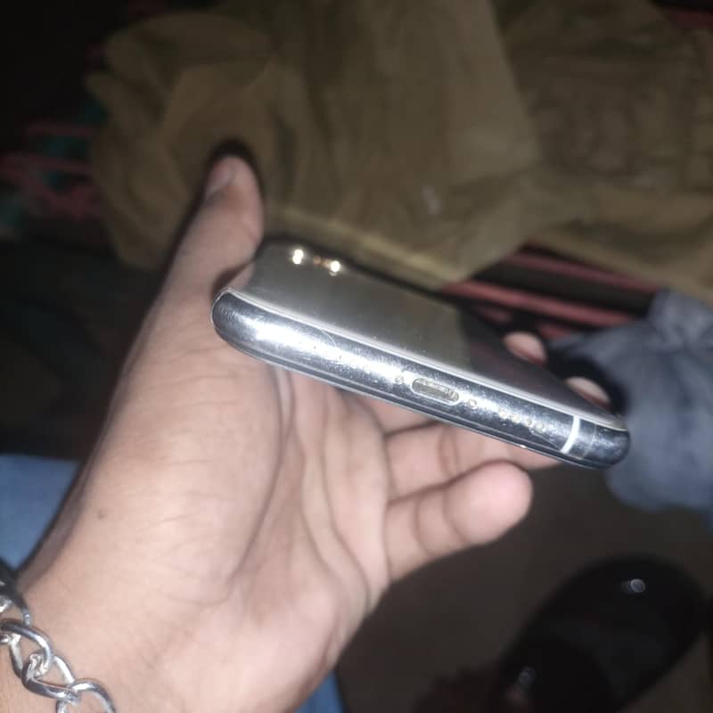 Apple iPhone 11 Pro Max 0