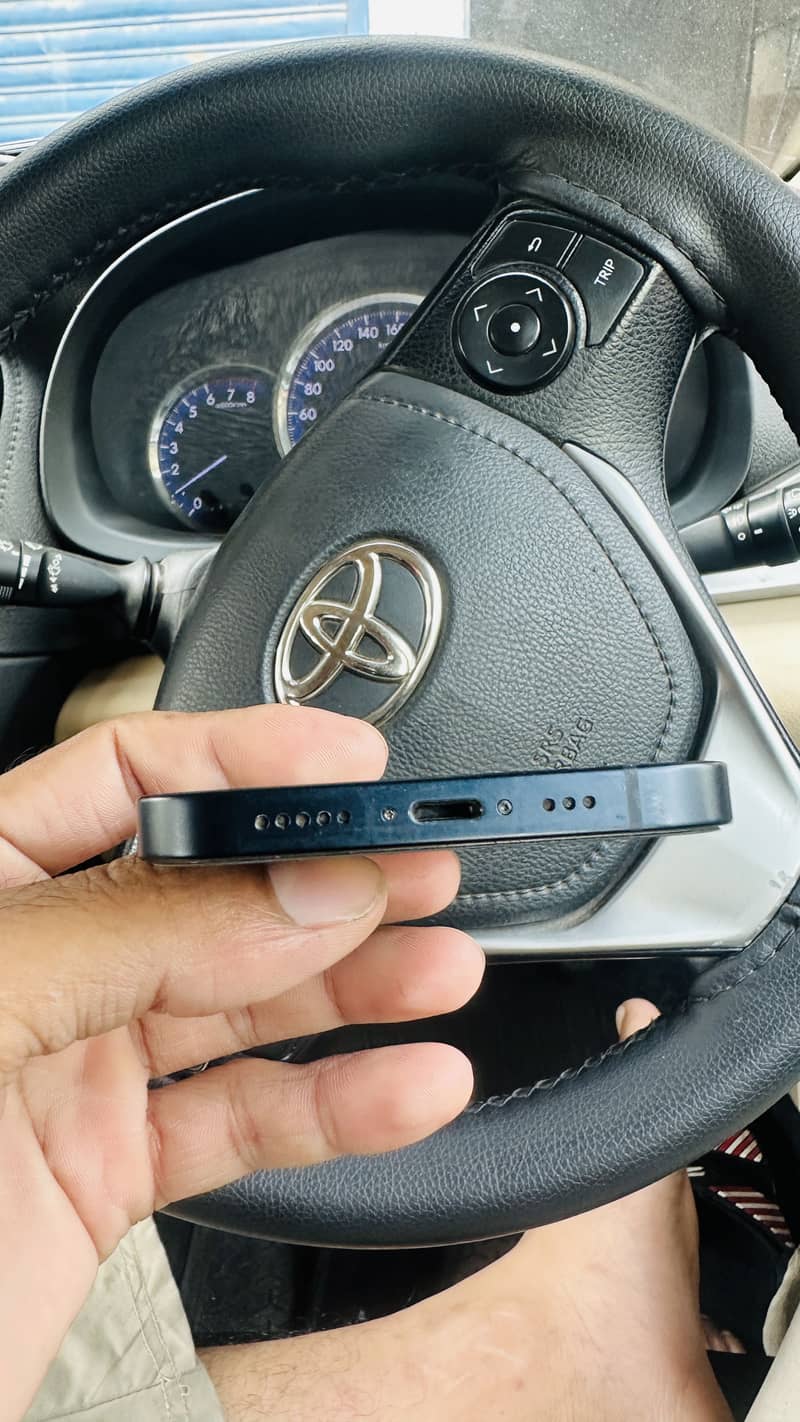 Apple iPhone 13 4