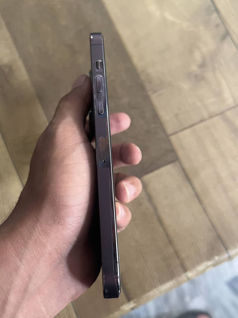 Apple iPhone 14 Pro Max 4