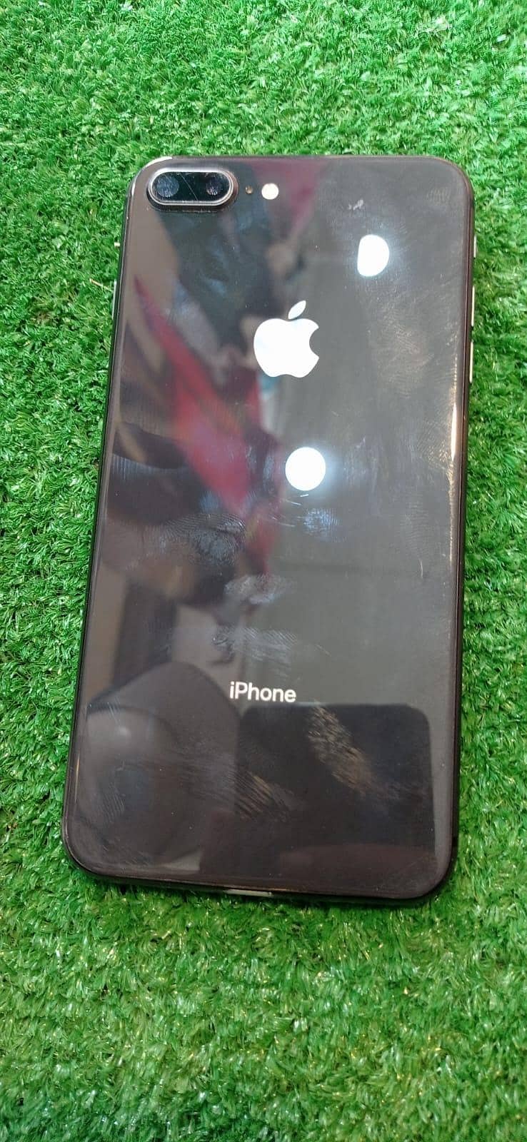 Apple iPhone 8 Plus 1