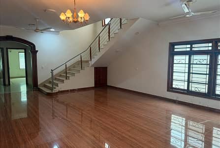 DHA 500 YARDS BEAUTIFUL BUNGALOW FOR RENT