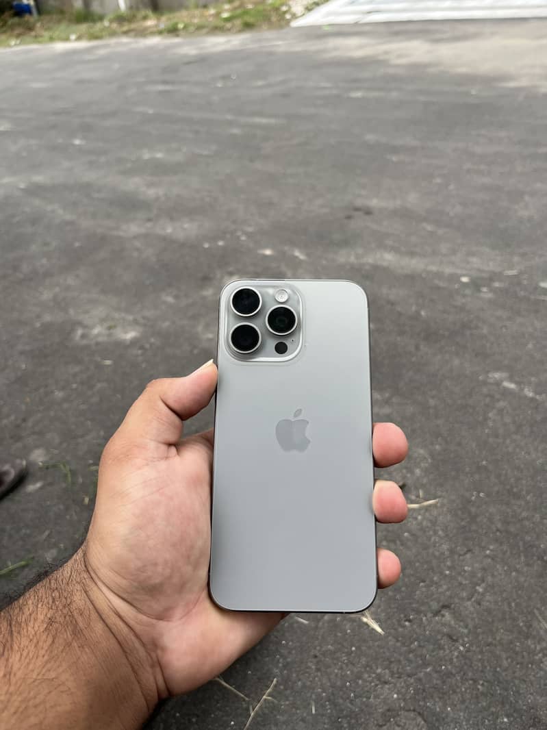 Apple iPhone 15 Pro Max 4