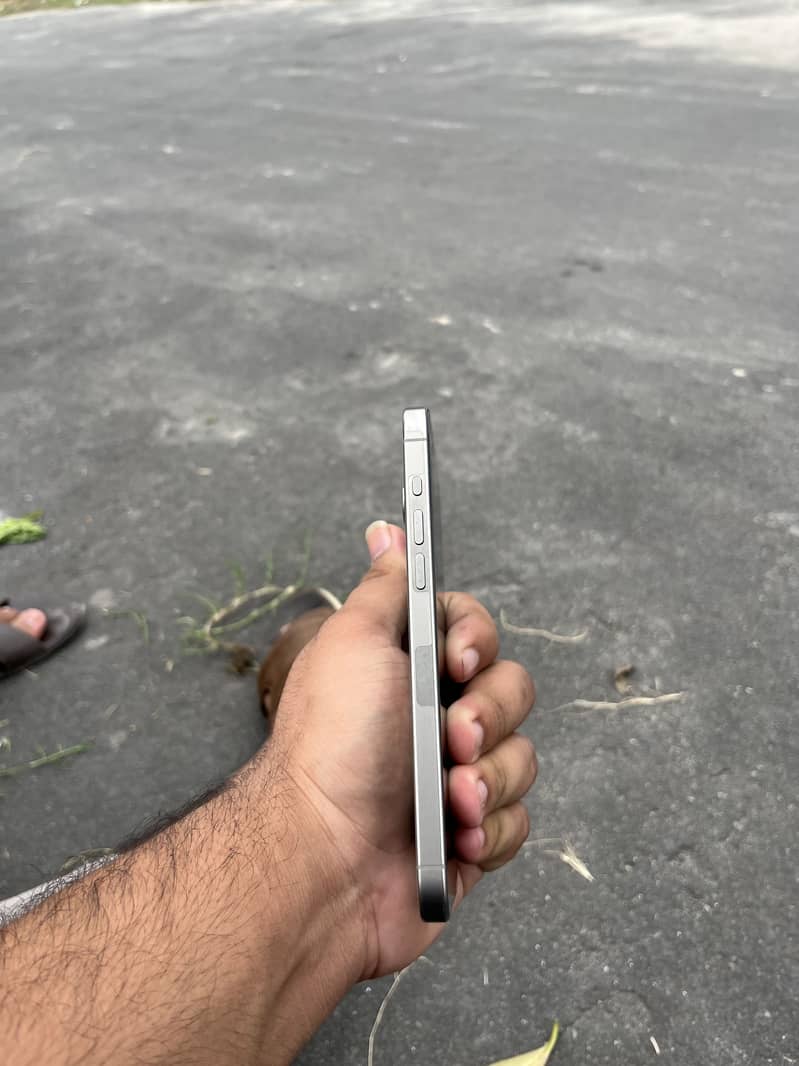 Apple iPhone 15 Pro Max 5