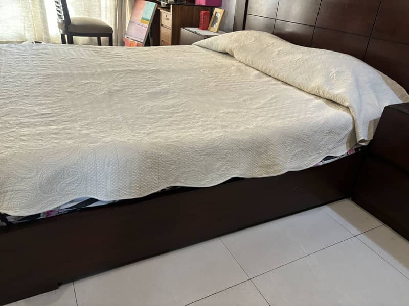 King sized Double bed with mattress 4