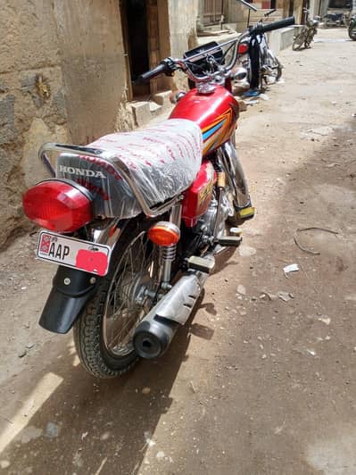 Honda CG125 10/10 condition Karachi number hai
