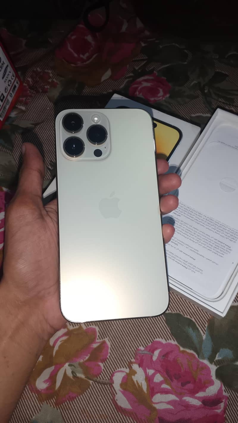 Apple iPhone 14 Pro Max 0