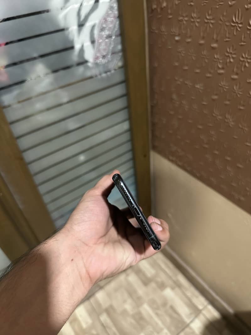 Apple iPhone 11 Pro Max 2