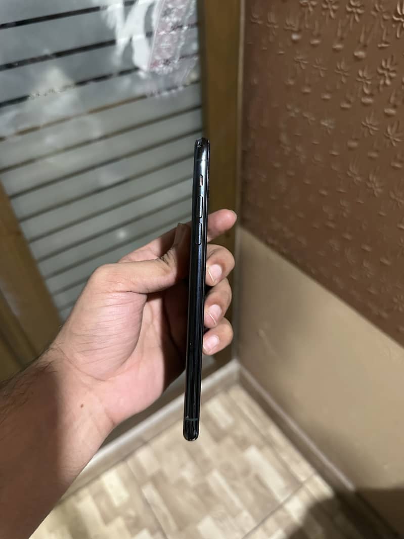 Apple iPhone 11 Pro Max 3