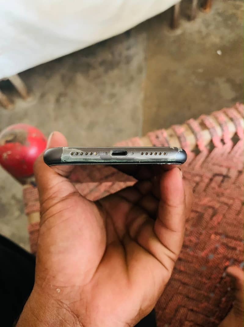 Apple iPhone 11 3