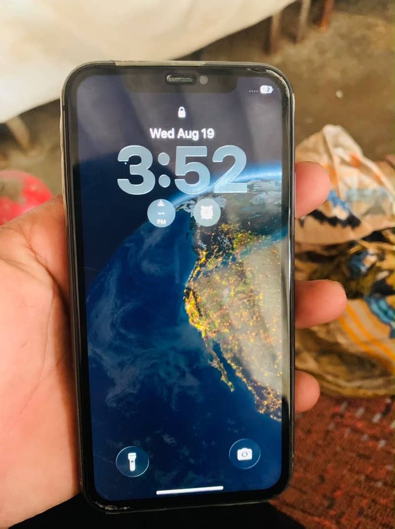 Apple iPhone 11 4