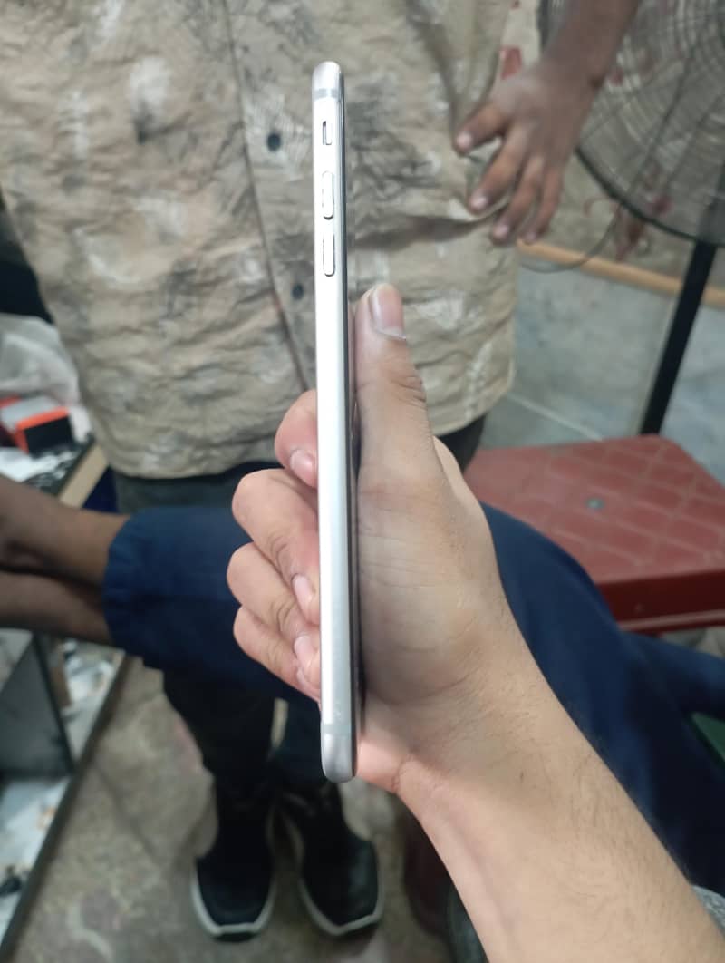 Apple iPhone 6 Plus 1