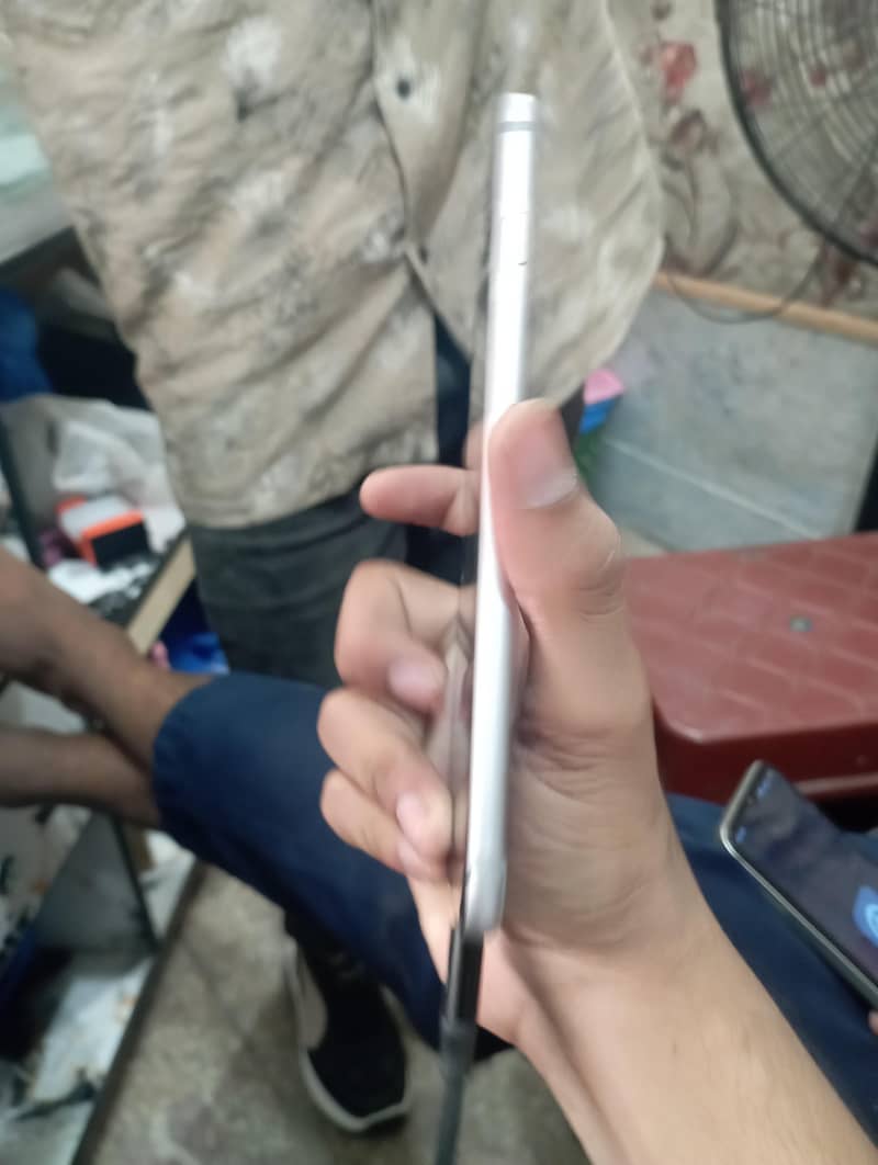 Apple iPhone 6 Plus 4