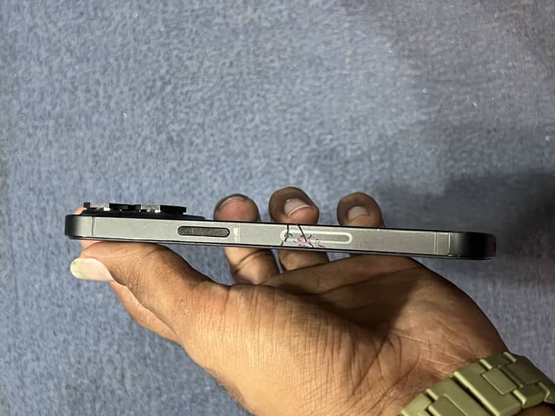 Apple iPhone 14 Pro 4