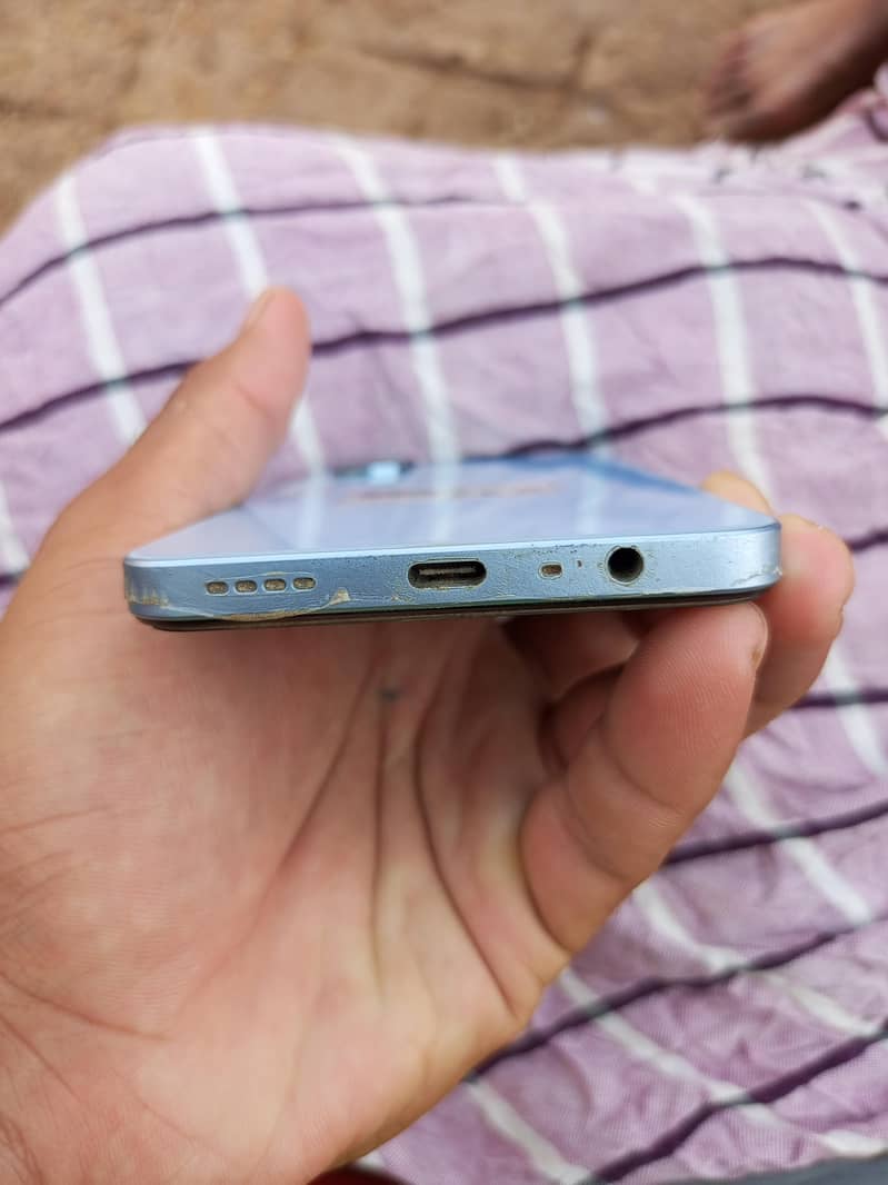 Realme Note 60 4
