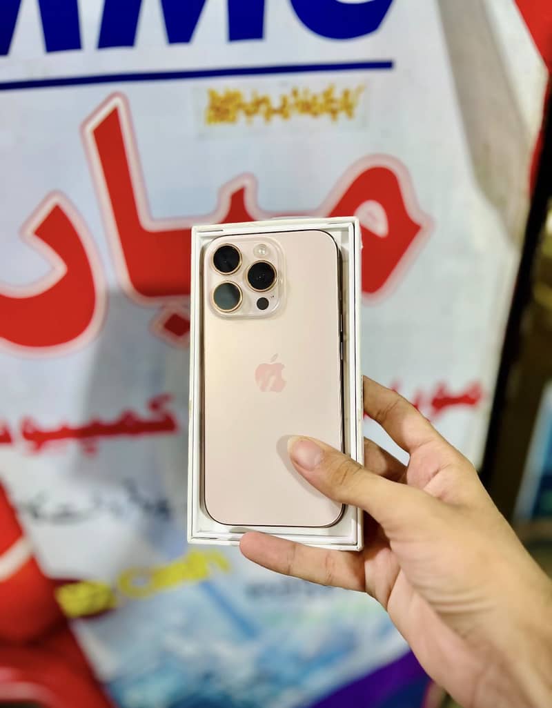 Apple iPhone 16 Pro 0