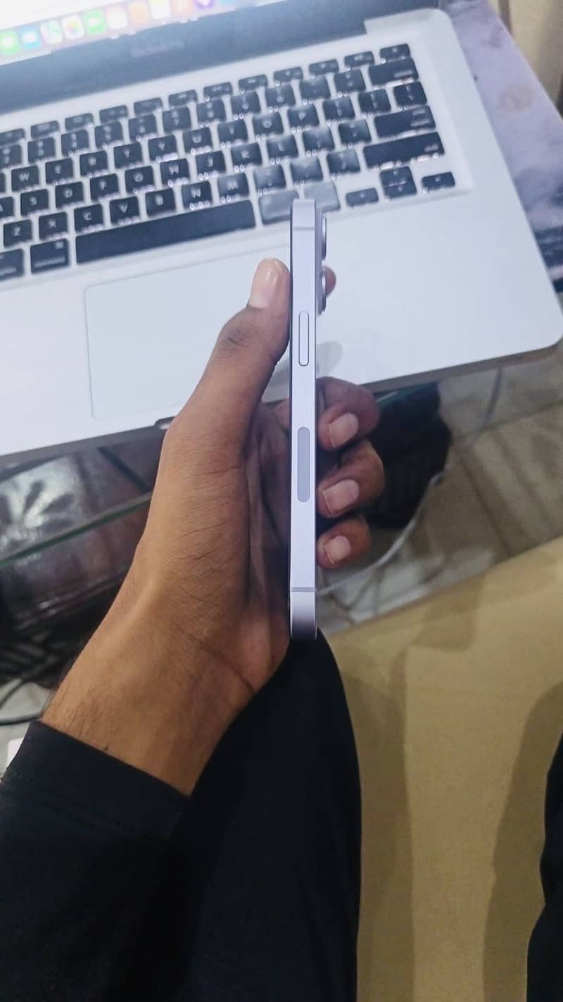 Apple iPhone 14 2