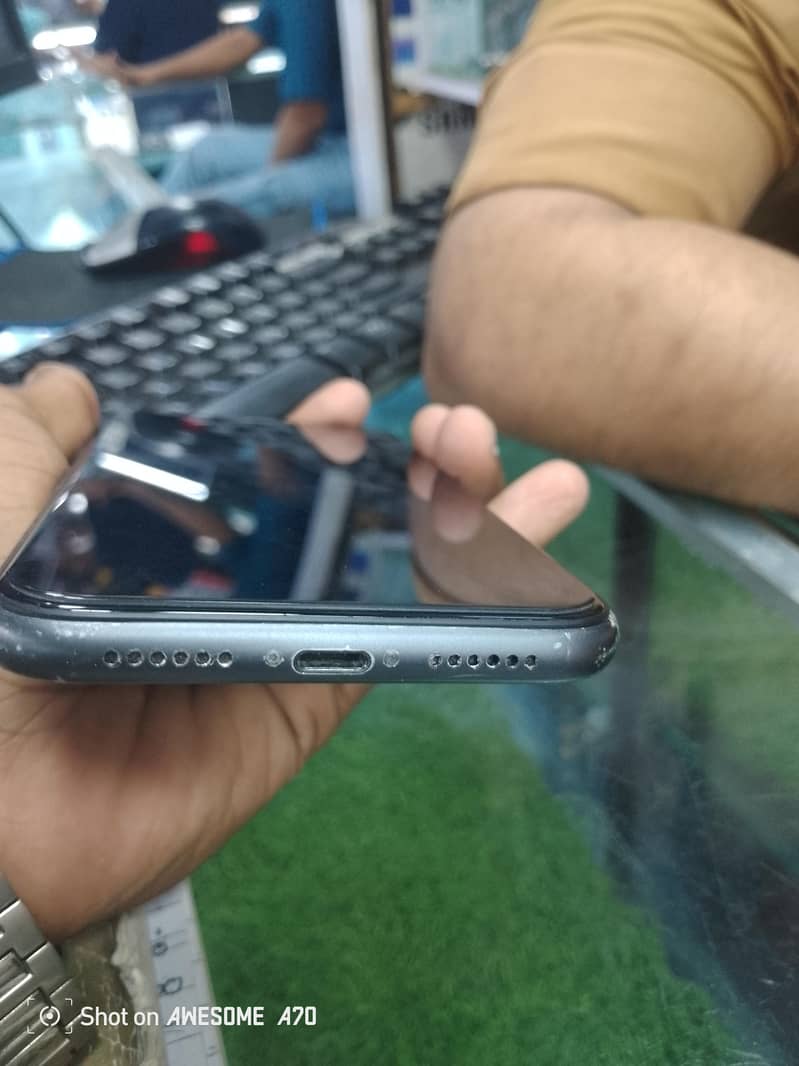 Apple iPhone 11 3