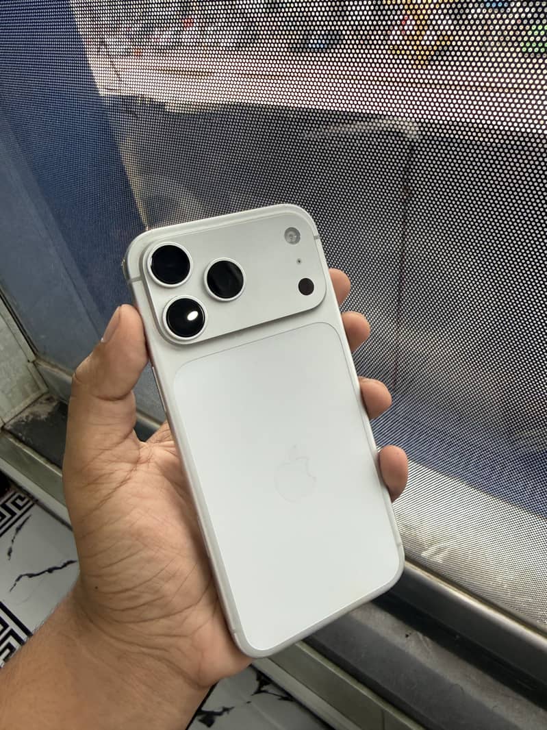 Apple iPhone 17 Pro Max 5