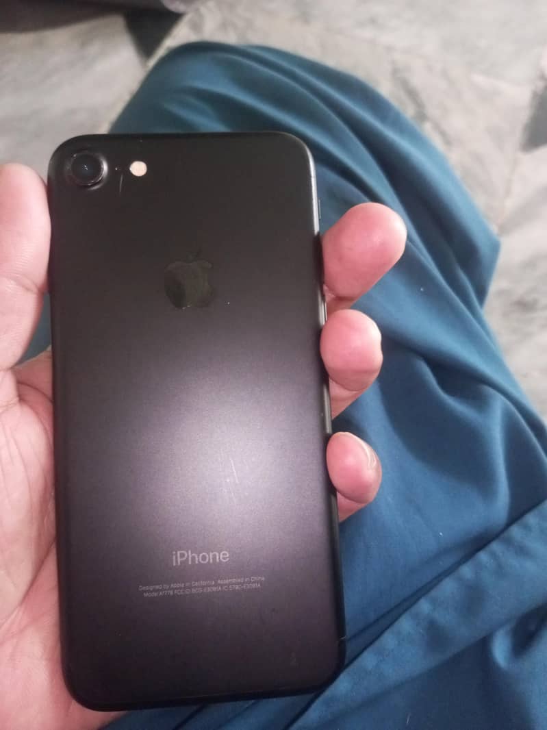 Apple iPhone 7 2