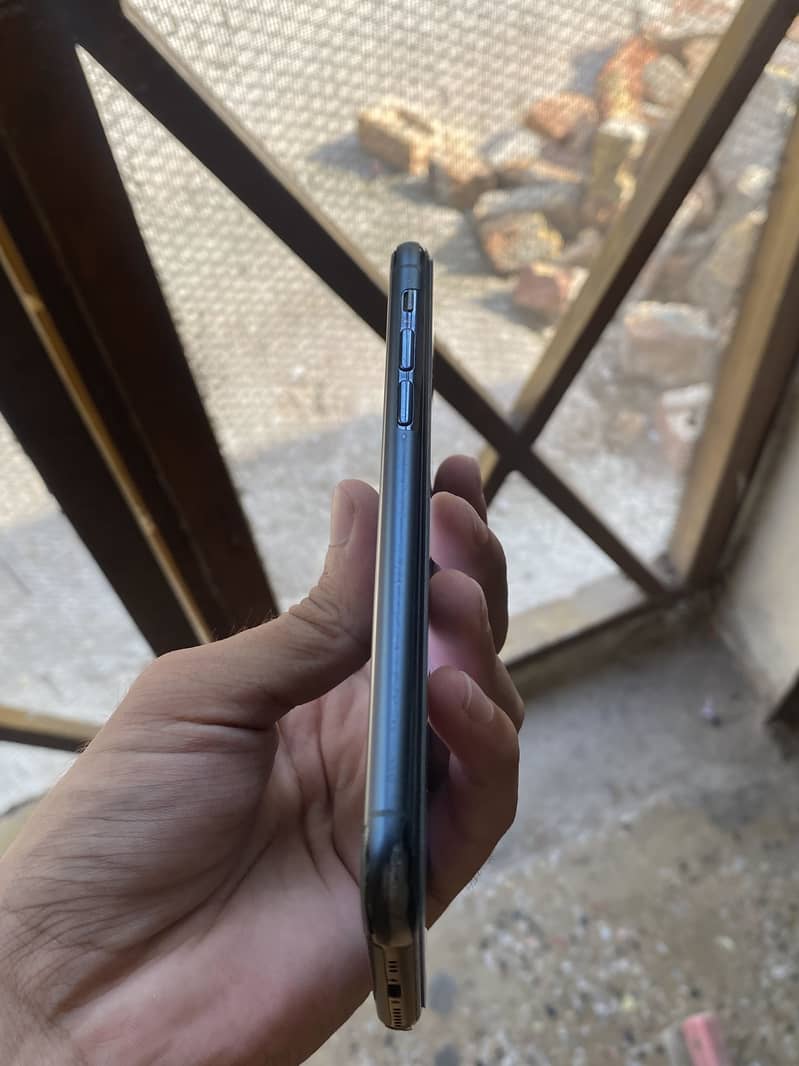 Apple iPhone 11 Pro 3