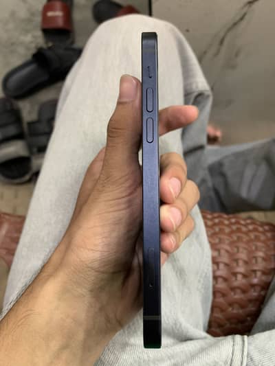 Apple iPhone 12
