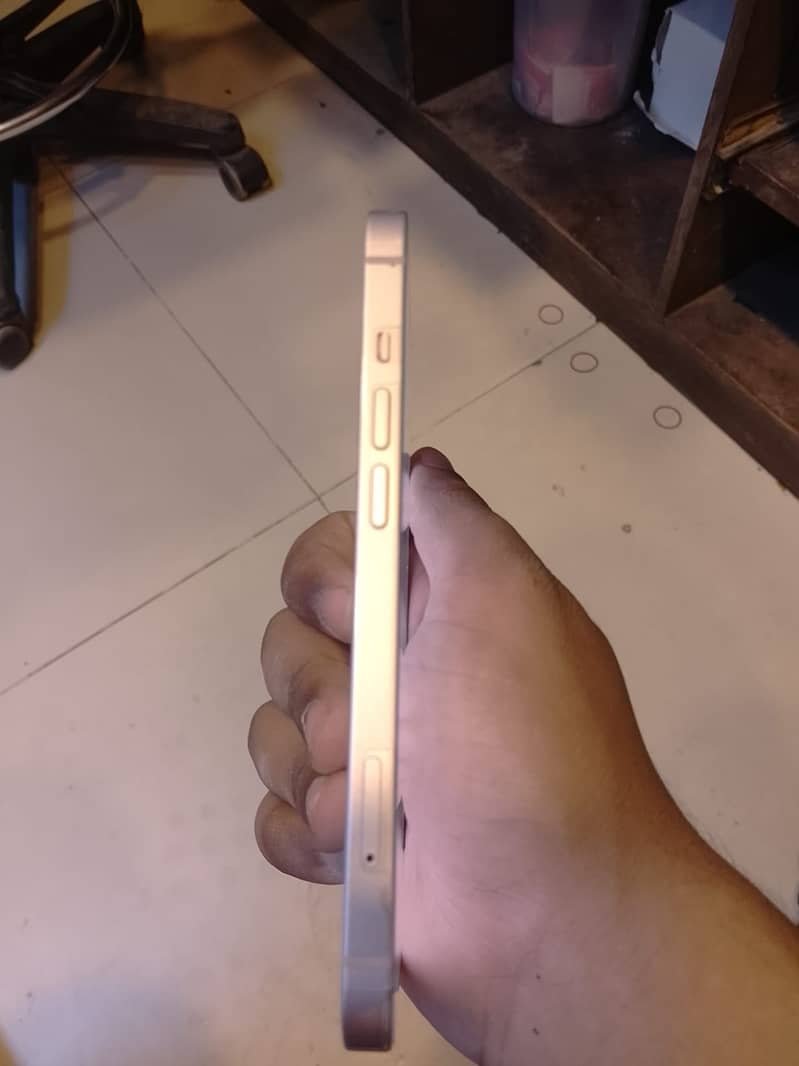 Apple iPhone 13 2