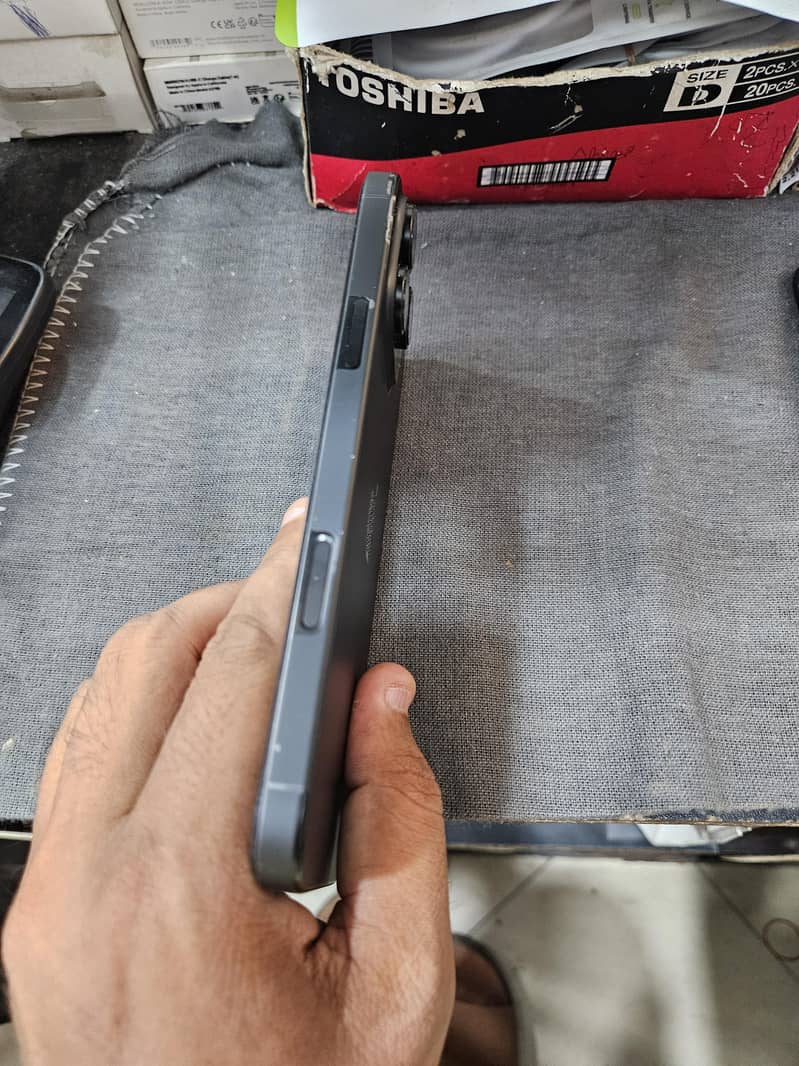 Apple iPhone 16 Pro Max 1