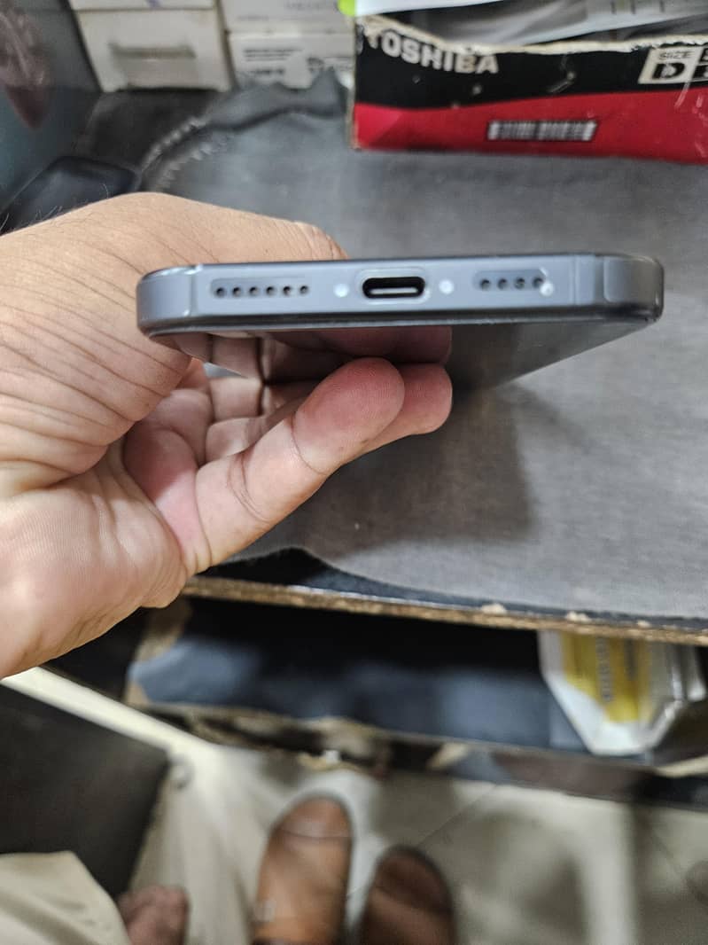 Apple iPhone 16 Pro Max 2