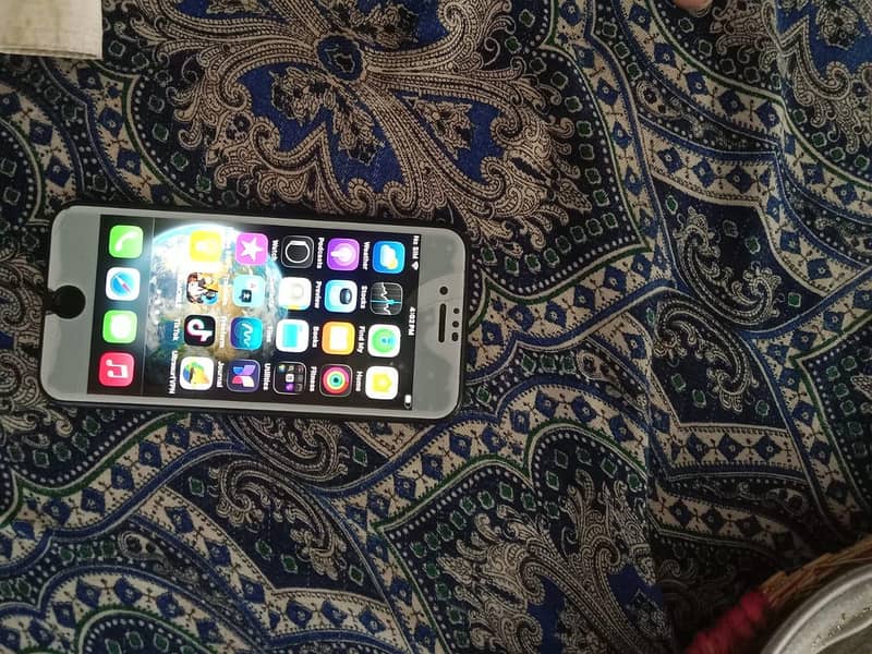 Apple iPhone SE 3
