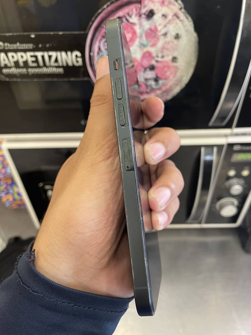 Apple iPhone 13 Pro Max 1