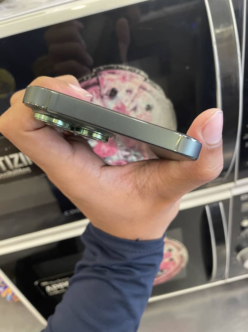 Apple iPhone 13 Pro Max 4