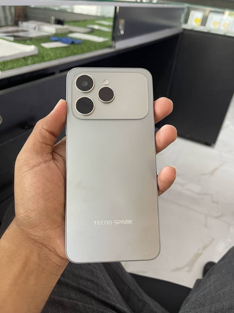 Tecno Spark 40 0