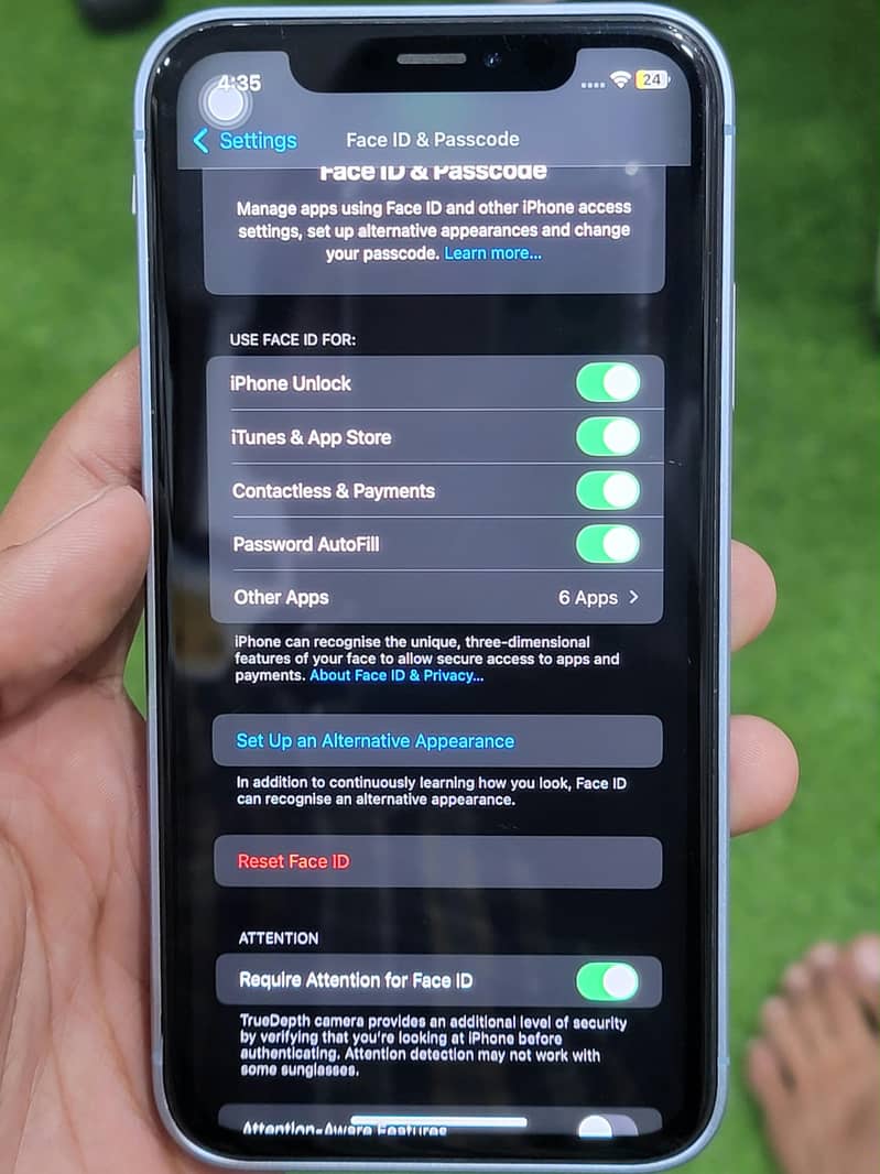 iPhone XR 1
