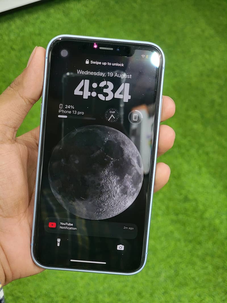iPhone XR 7