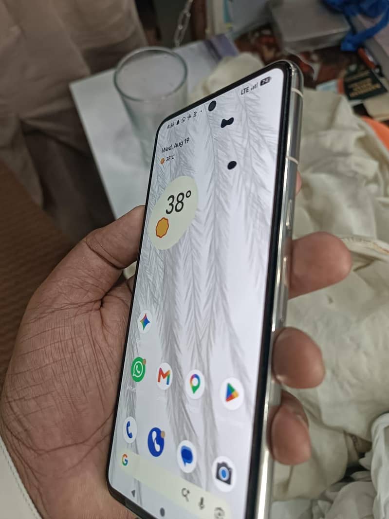 Google pixel 8 pro 1