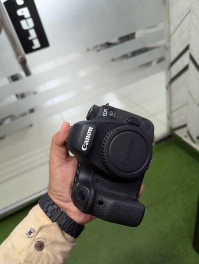 Canon 6d Mark II with 24mm 105mm lens & 50mm lens