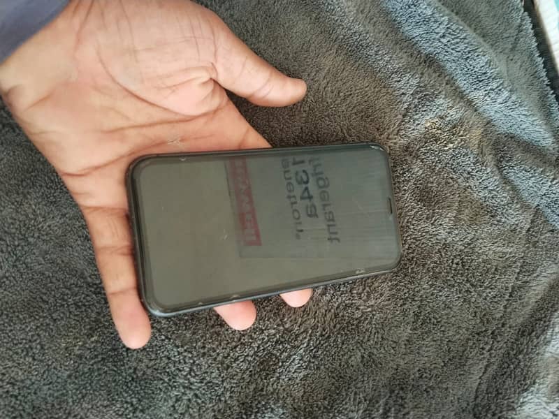 iPhone 11 4