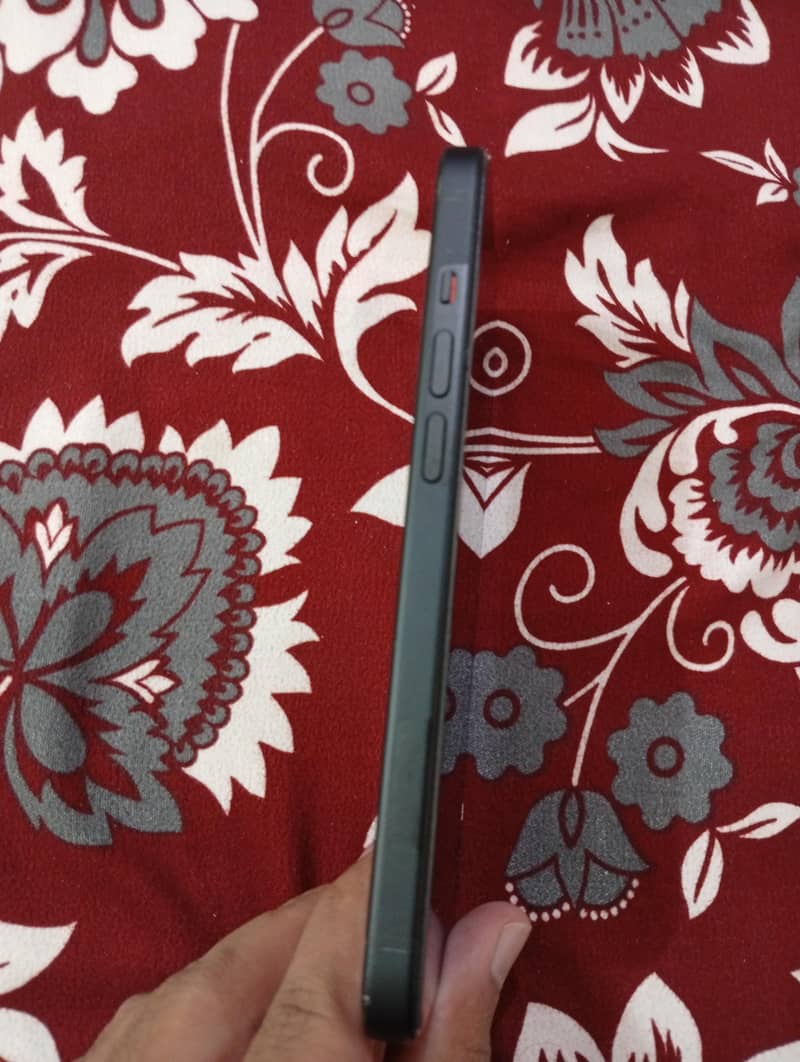Apple iPhone 15 3