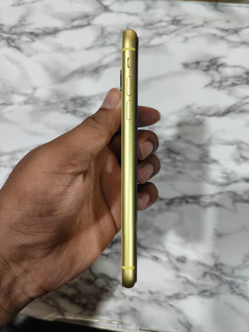 Apple iPhone 11 3