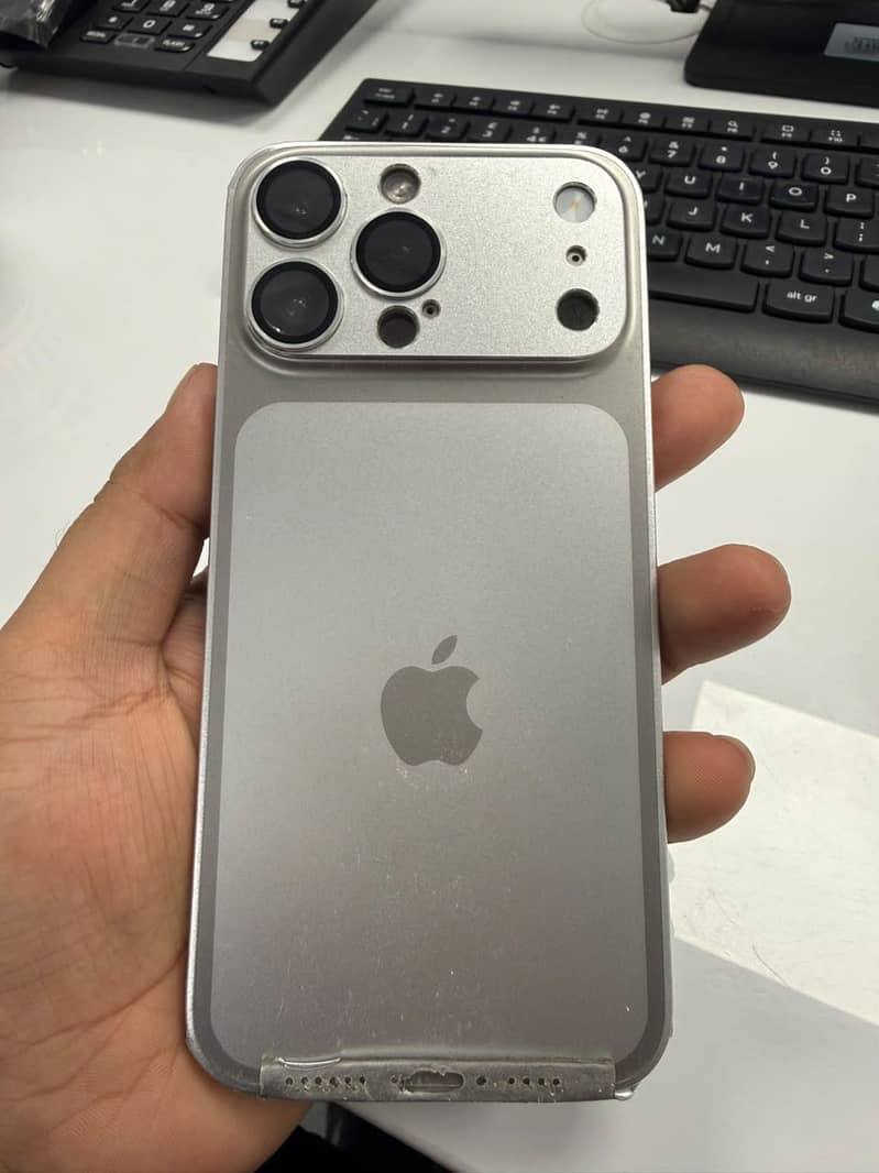 iPhone 14 Pro Max 2