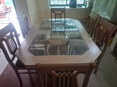 Elegant Dining Table with 6 Chairs – Excellent Condition