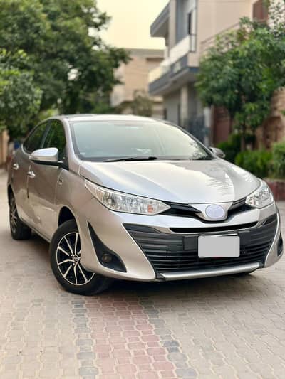 Toyota Yaris 1.5 top of the model 2021 excellent condition new car
