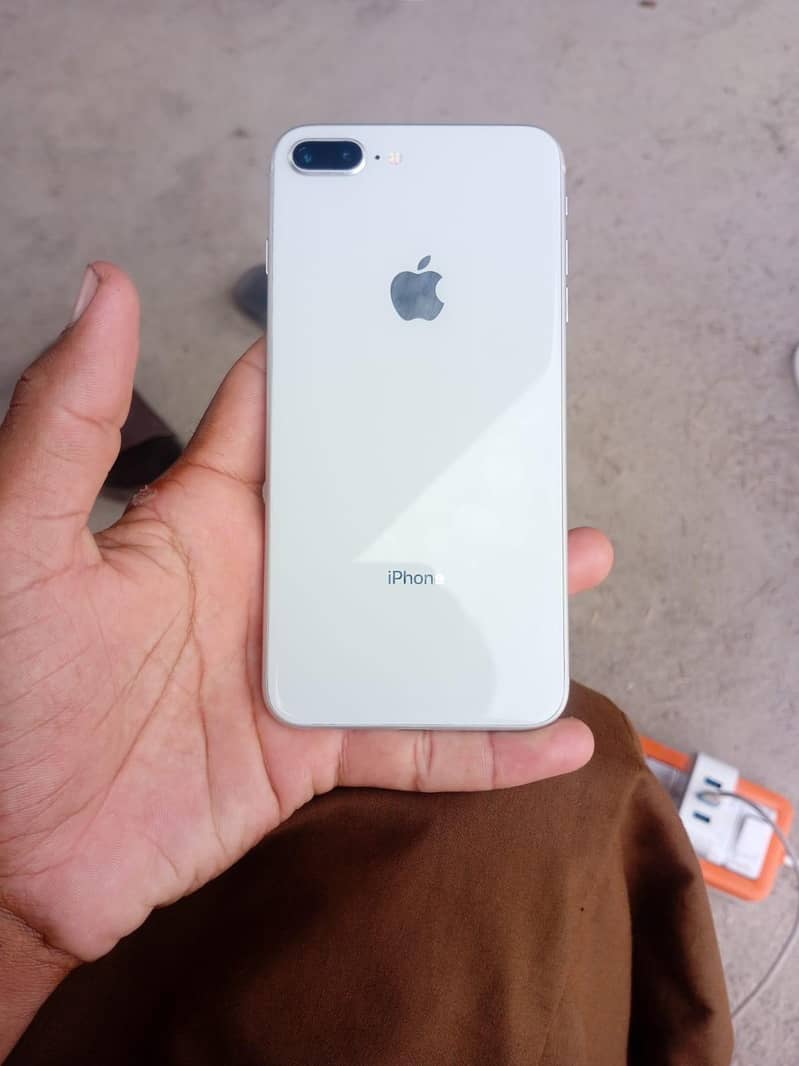 Apple iPhone 8 Plus 2