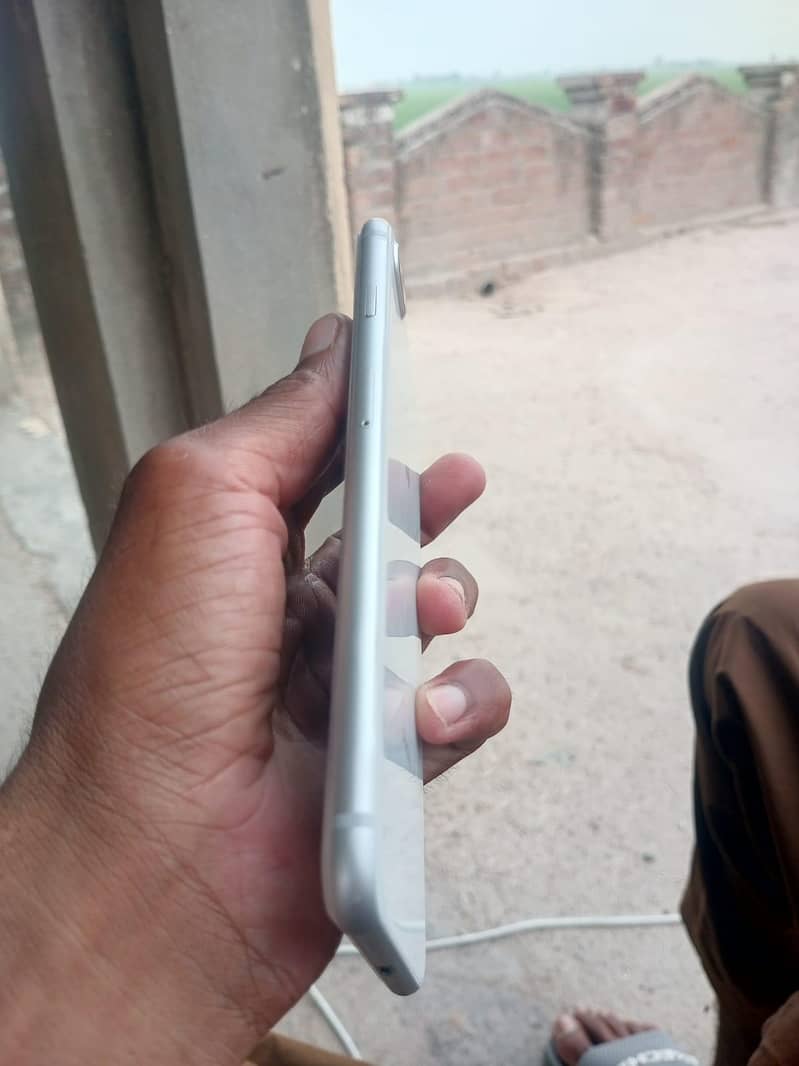 Apple iPhone 8 Plus 4