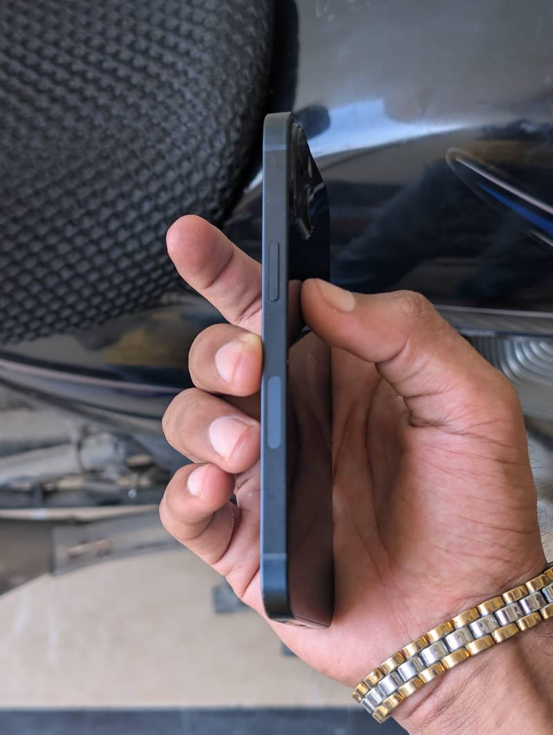 Apple iPhone 13 4
