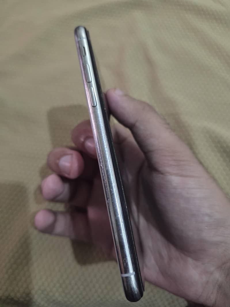 Apple iPhone X 3