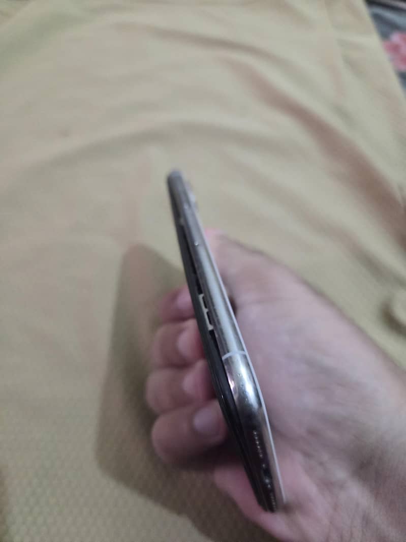 Apple iPhone X 4