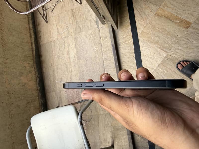 Apple iPhone 16 3