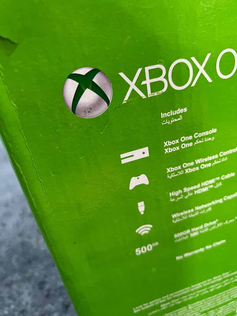Xbox one with controller 3