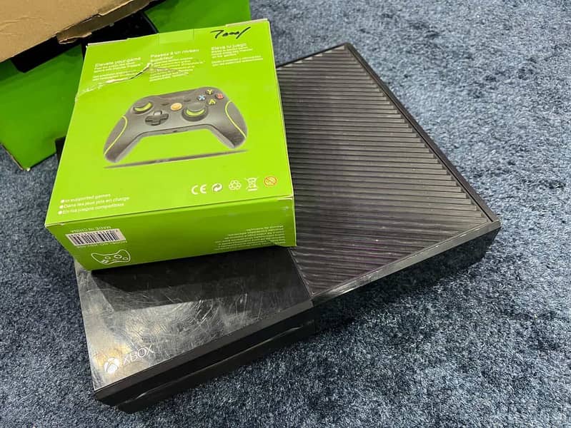 Xbox one with controller 4